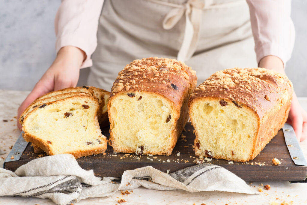 Idealna, wyrośnięta babka drożdżowa – przepis na prostą, domową wersję, która nie opada