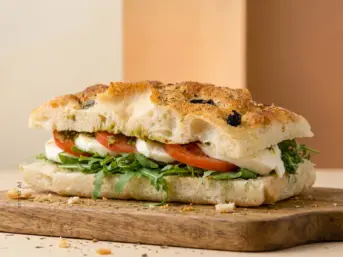 Focaccia z Pieca z Mozzarellą i Pomidorem